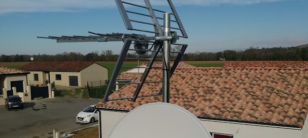 Antenne UHF avec couplage parabole