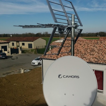 Antenne UHF avec couplage parabole