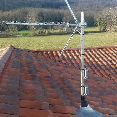 Antenne UHF avec tuile zing