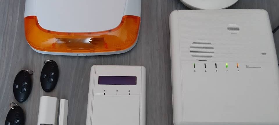 Système de sécurité avec détecteur et signal