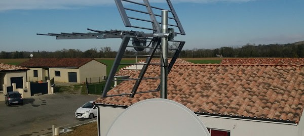 Pose d'une antenne UHf avec couplage parabole